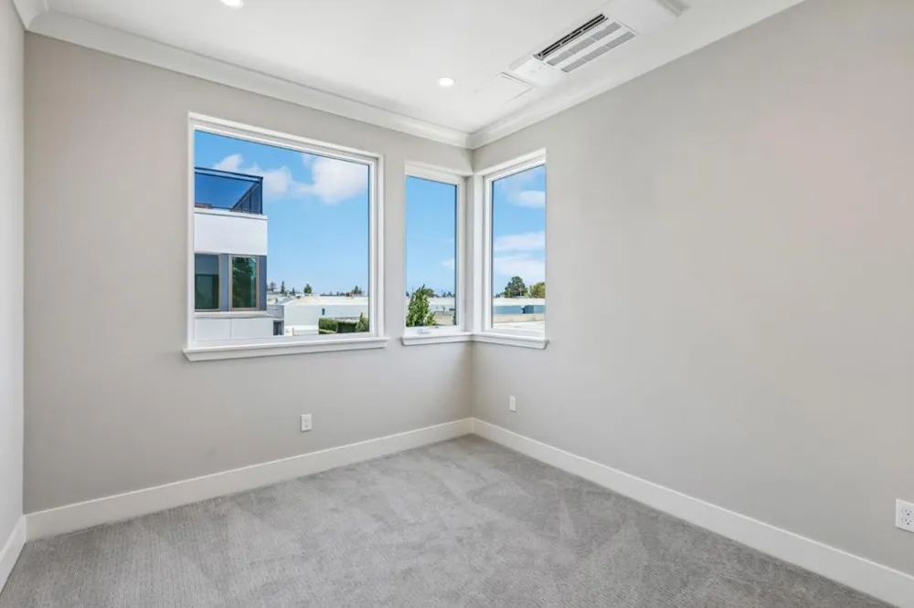 100 Koa Court Palo Alto, CA 94306