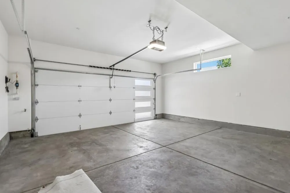 100 Koa Court Palo Alto, CA 94306