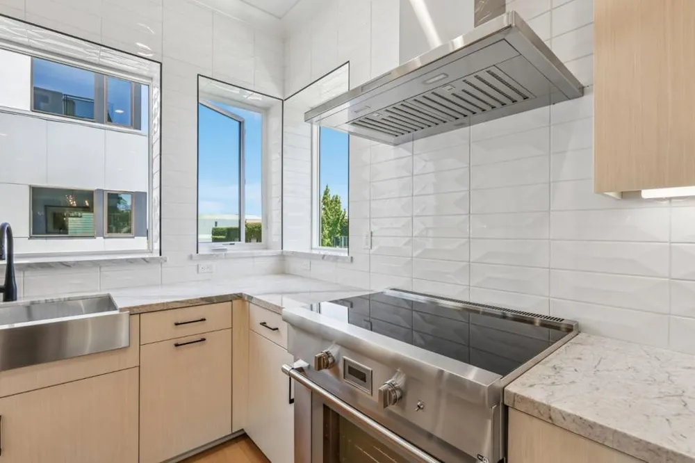 100 Koa Court Palo Alto, CA 94306