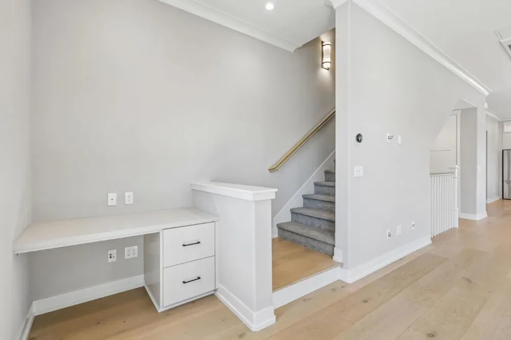 100 Koa Court Palo Alto, CA 94306