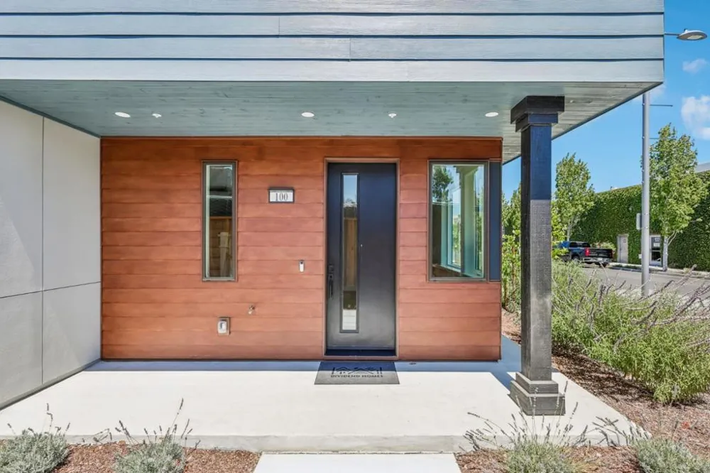 100 Koa Court Palo Alto, CA 94306