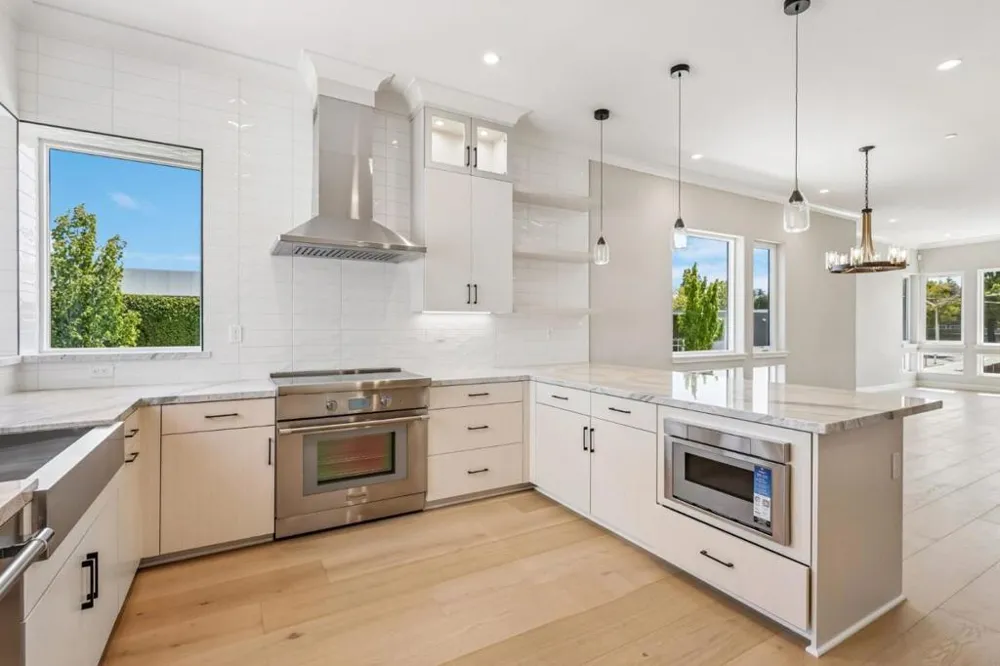 100 Koa Court Palo Alto, CA 94306