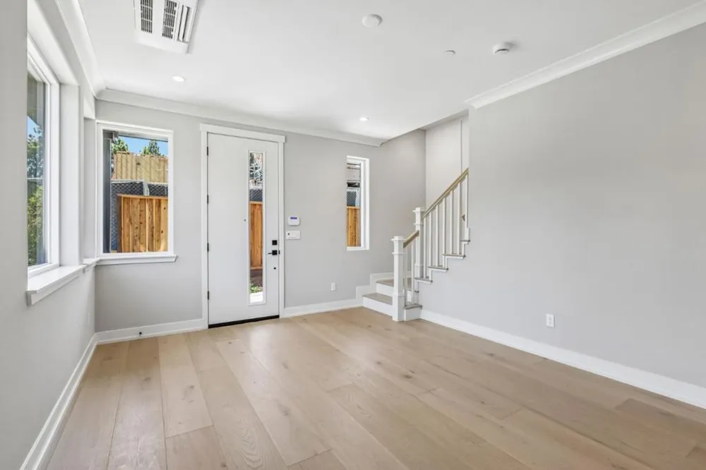 100 Koa Court Palo Alto, CA 94306