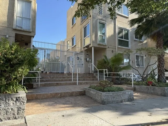 116 W Maple Unit 16 Porter Ranch, CA 91204
