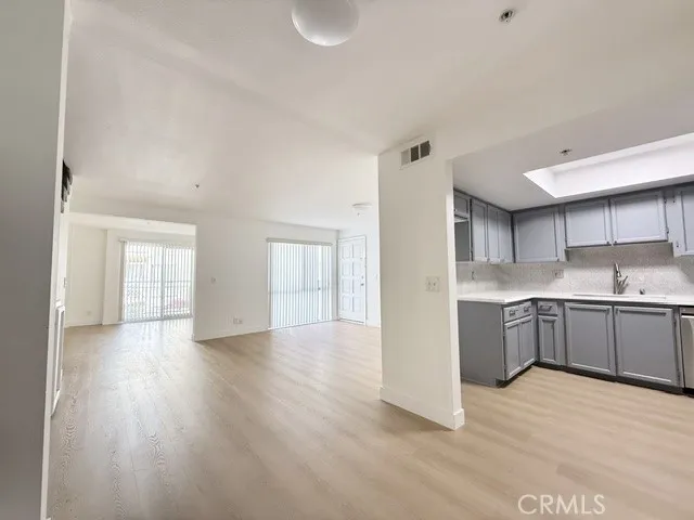 116 W Maple Unit 16 Porter Ranch, CA 91204