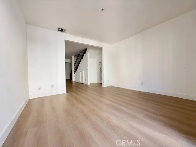 116 W Maple Unit 16 Porter Ranch, CA 91204