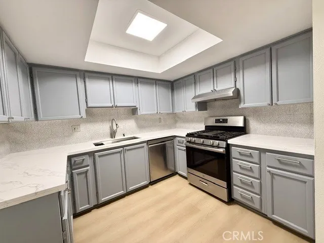 116 W Maple Unit 16 Porter Ranch, CA 91204
