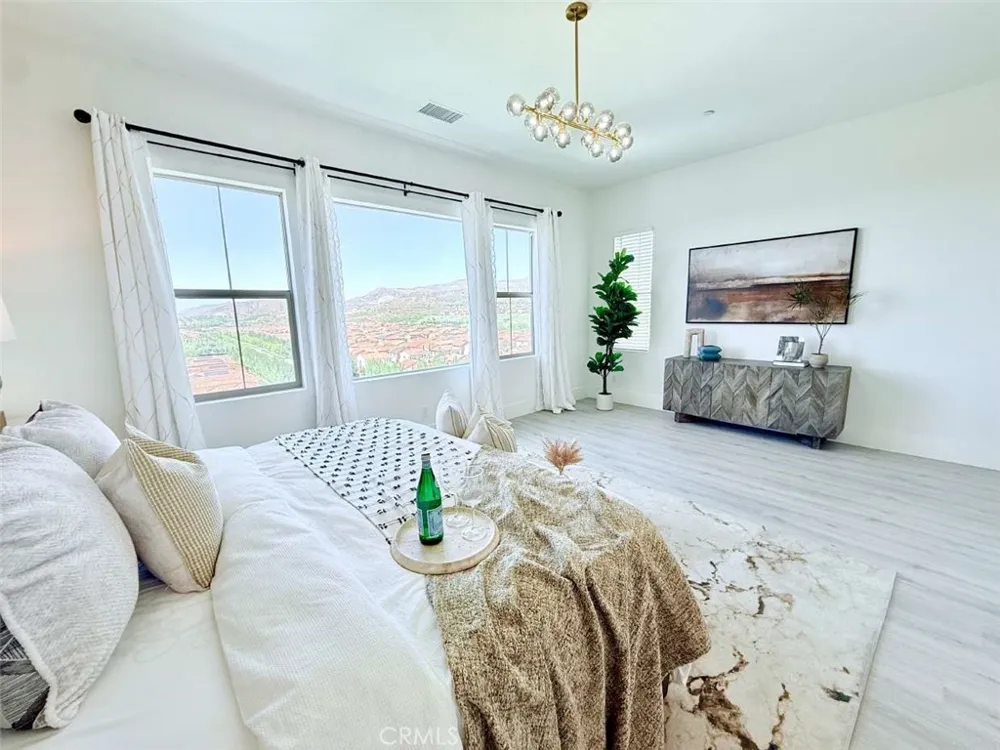 111 Sunnyslope Irvine, CA 92618