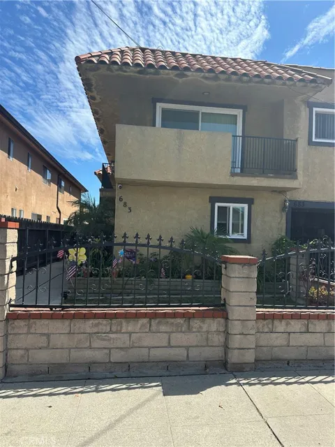 683 W 12th #4