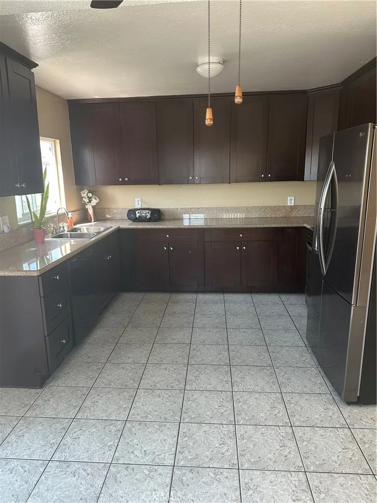683 W 12th #4 Los Angeles, CA 90015
