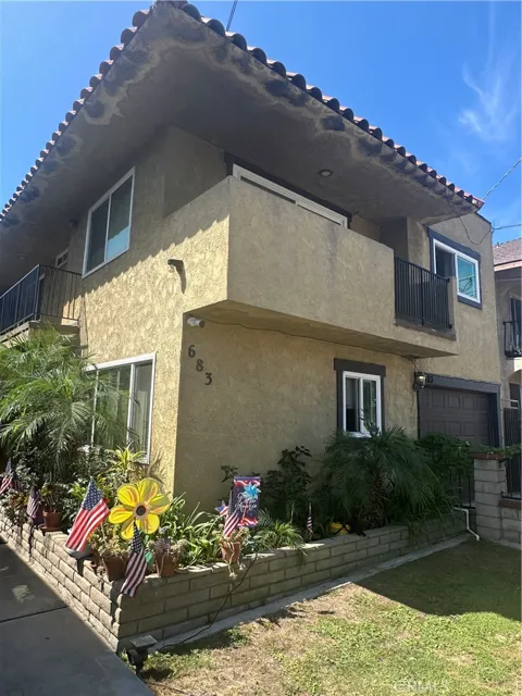 683 W 12th #4