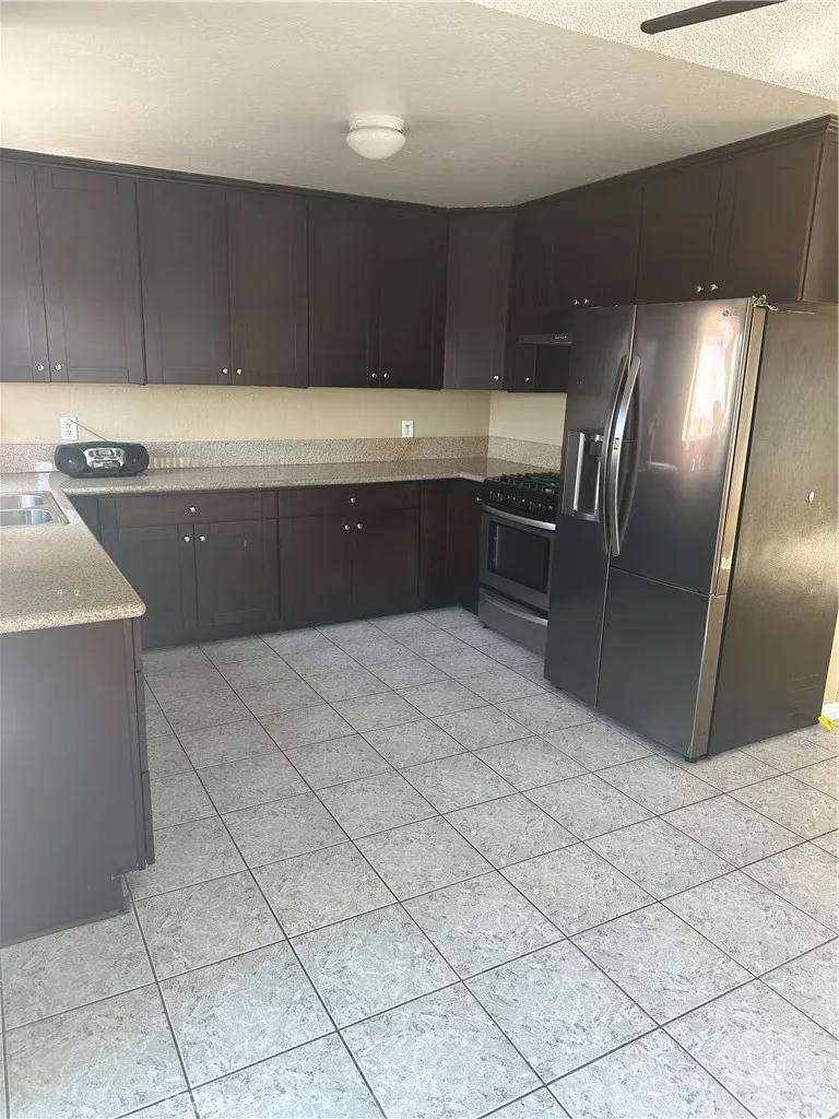 683 W 12th #4 Los Angeles, CA 90015