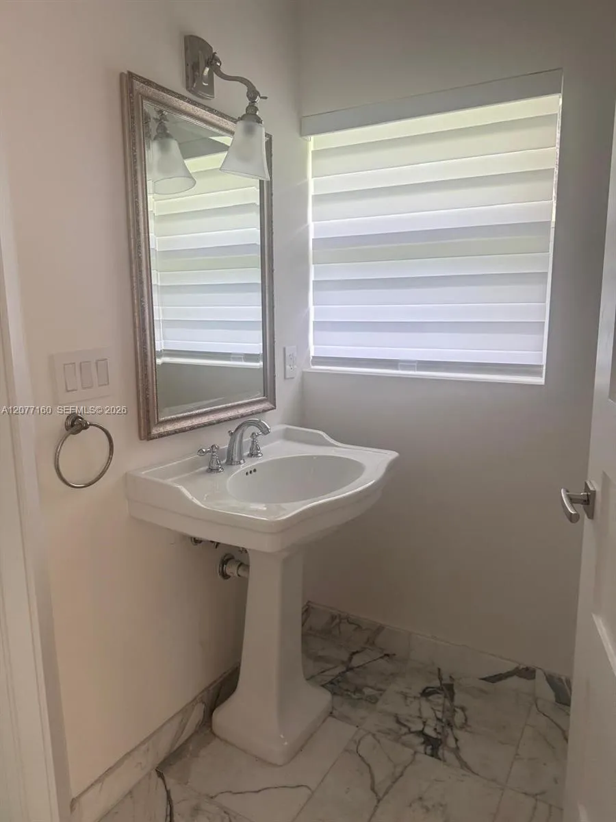335 Harbor Dr Key Biscayne, FL 33149