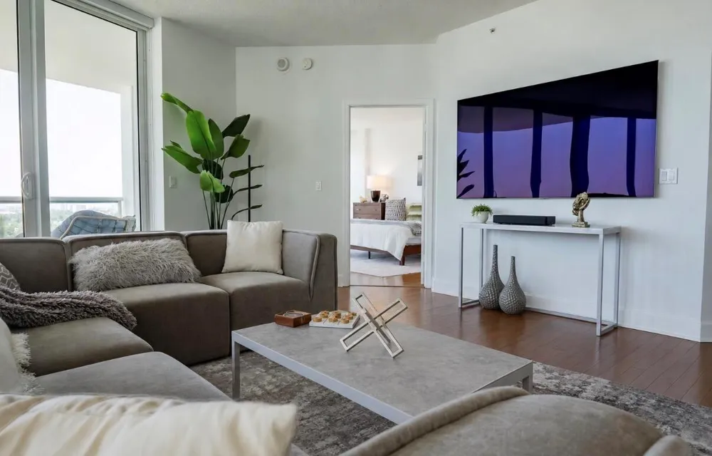 111 SE 8th Avenue #1402 Fort Lauderdale, FL 33301