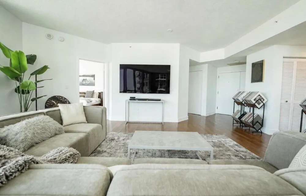111 SE 8th Avenue #1402 Fort Lauderdale, FL 33301