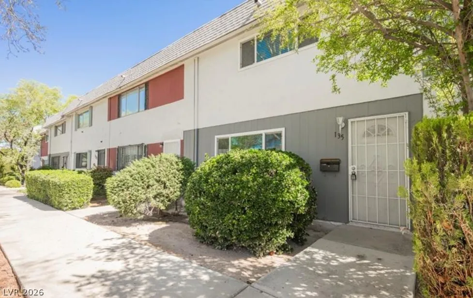 135 Greenbriar Townhouse Way Las Vegas, NV 89121