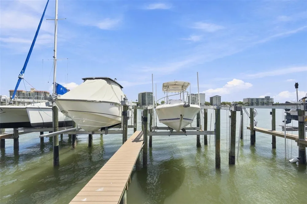 673 BAY ESPLANADE #109 Clearwater, FL 33767