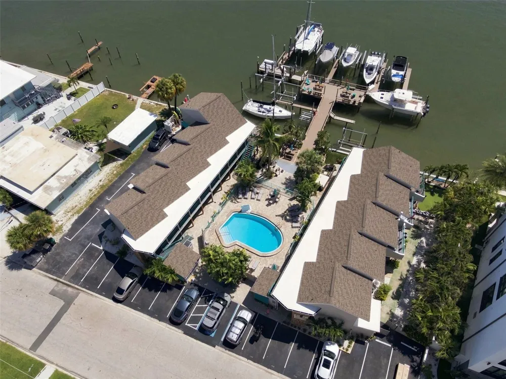 673 BAY ESPLANADE #109 Clearwater, FL 33767