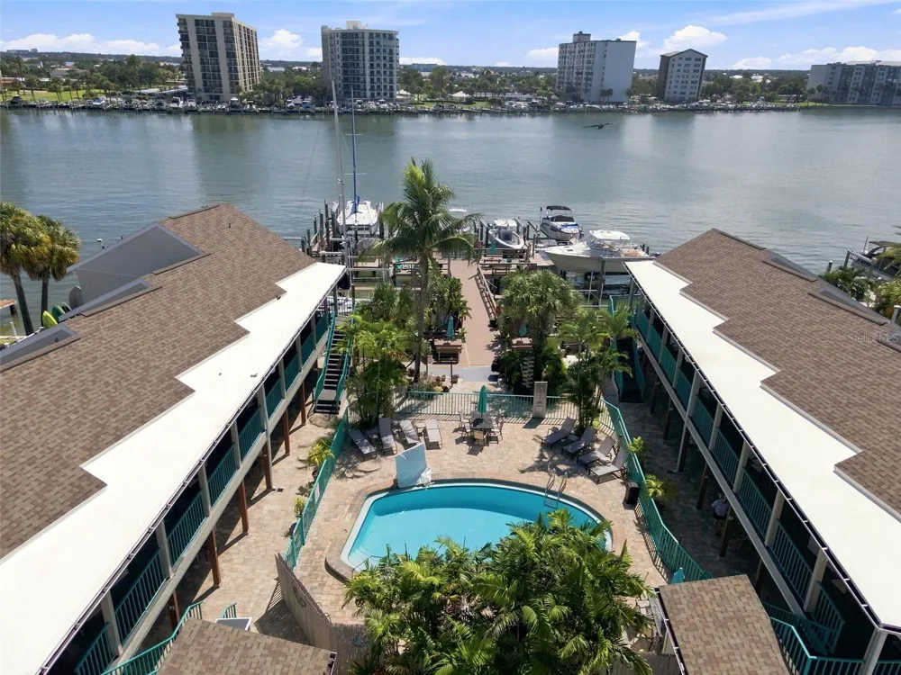 673 BAY ESPLANADE #109 Clearwater, FL 33767