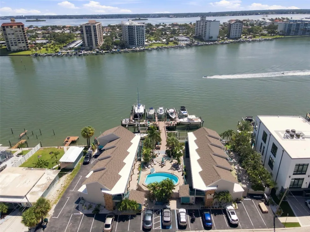 673 BAY ESPLANADE #109 Clearwater, FL 33767