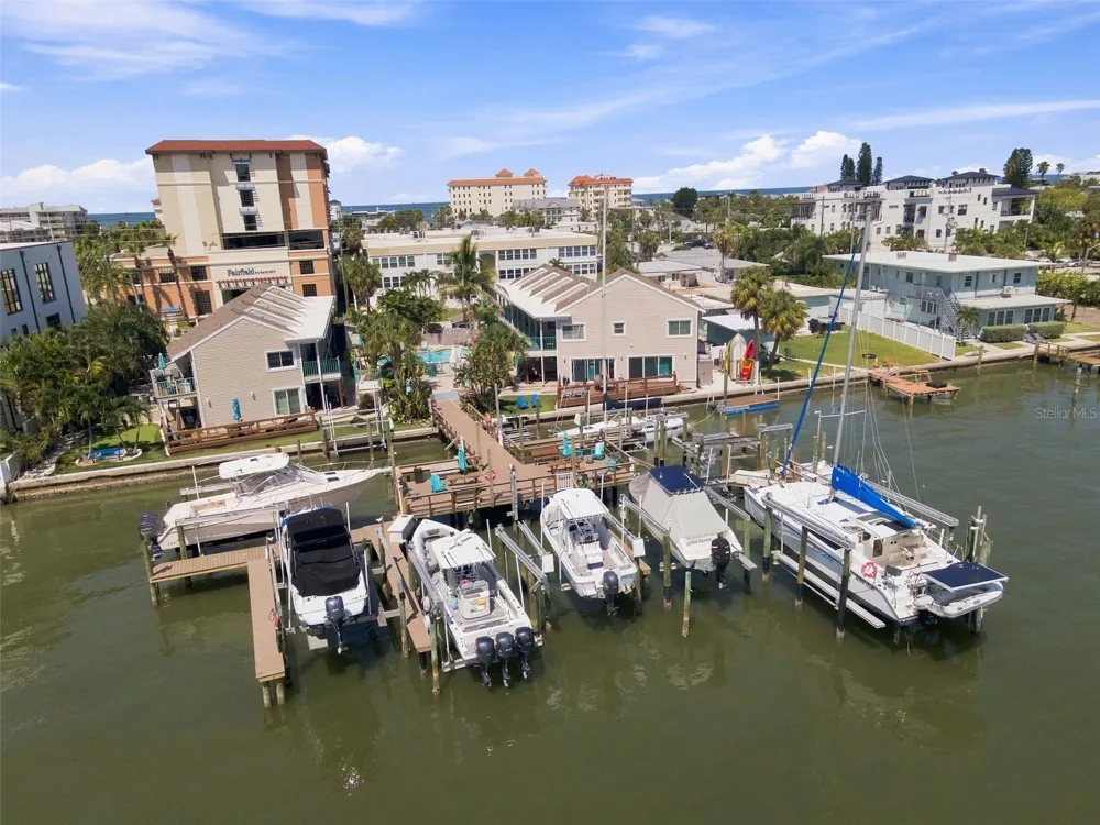 673 BAY ESPLANADE #109 Clearwater, FL 33767