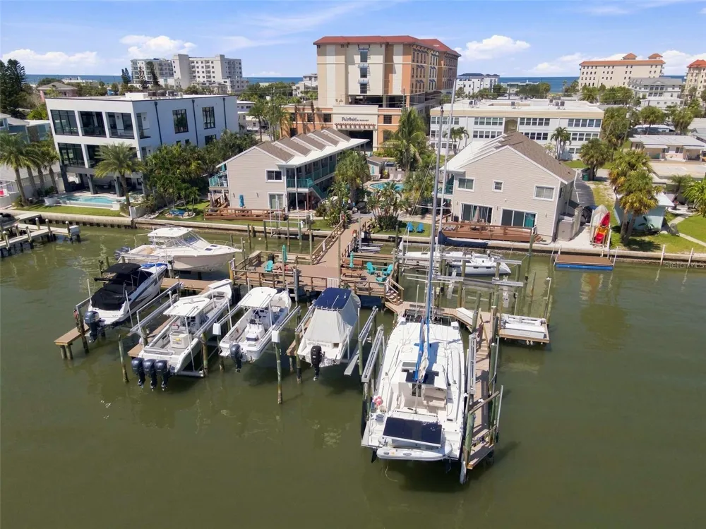 673 BAY ESPLANADE #109 Clearwater, FL 33767