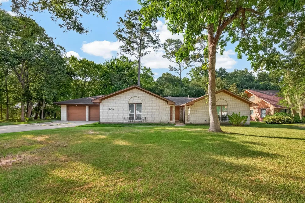 1209 Sunset Drive Dickinson, TX 77539