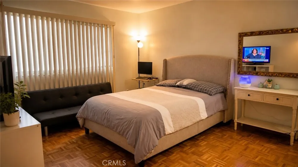 5349 Newcastle #34 Encino, CA 91316
