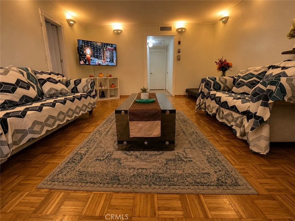 5349 Newcastle #34 Encino, CA 91316