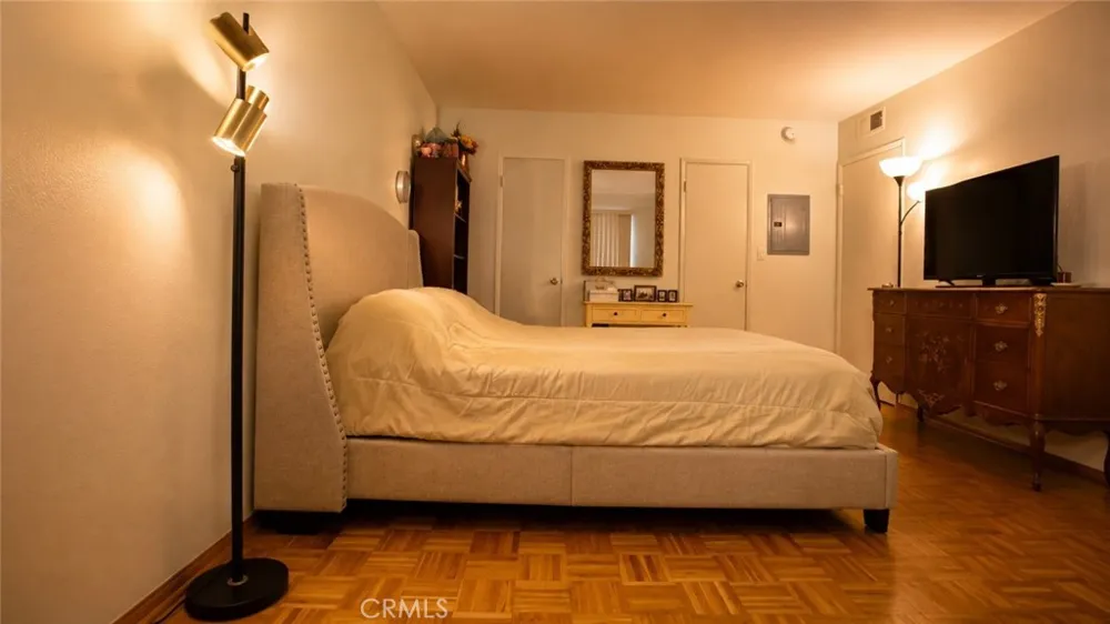 5349 Newcastle #34 Encino, CA 91316
