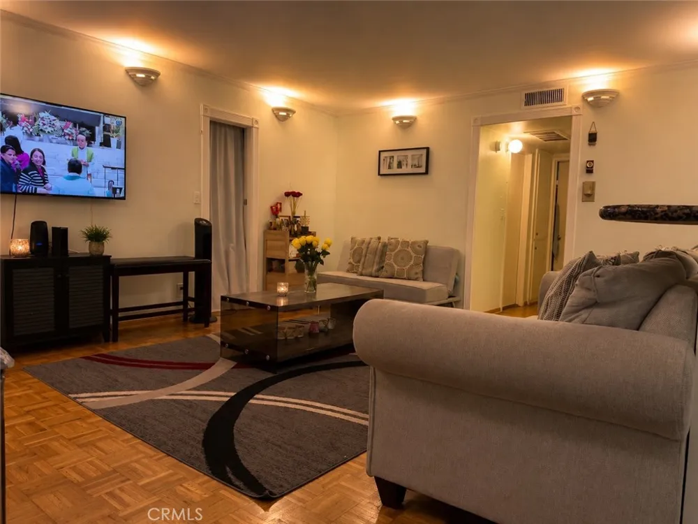 5349 Newcastle #34 Encino, CA 91316