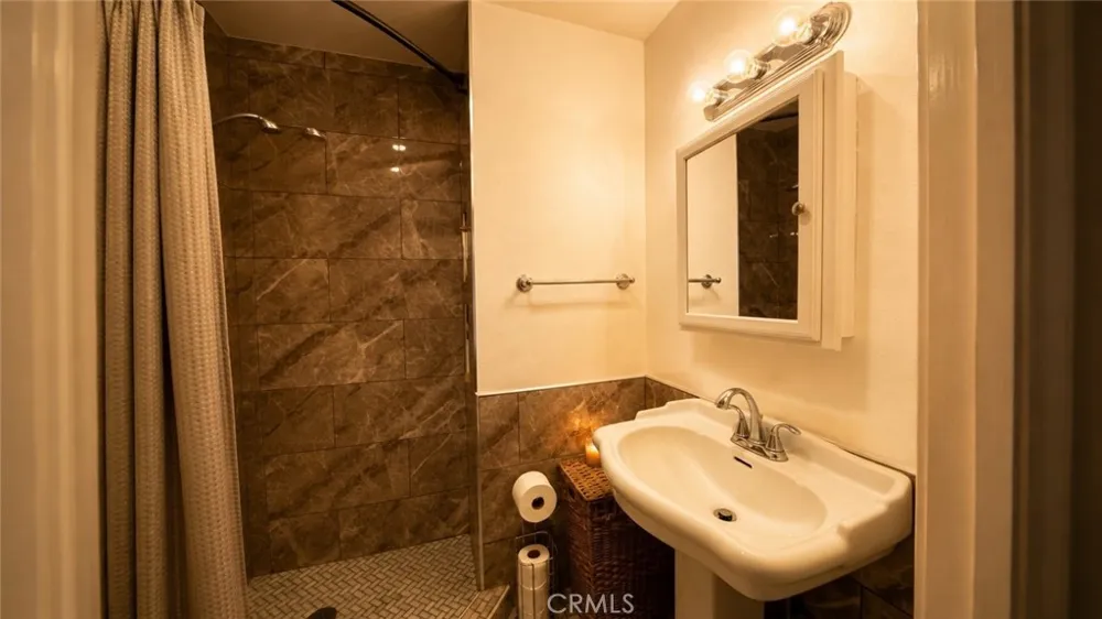 5349 Newcastle #34 Encino, CA 91316