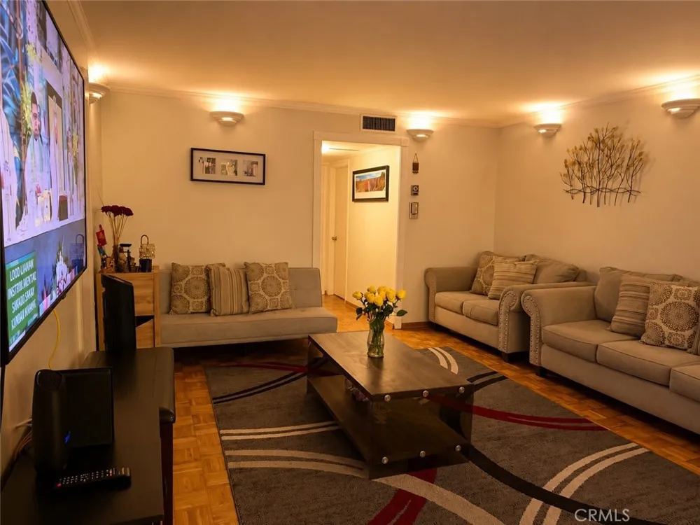 5349 Newcastle #34 Encino, CA 91316