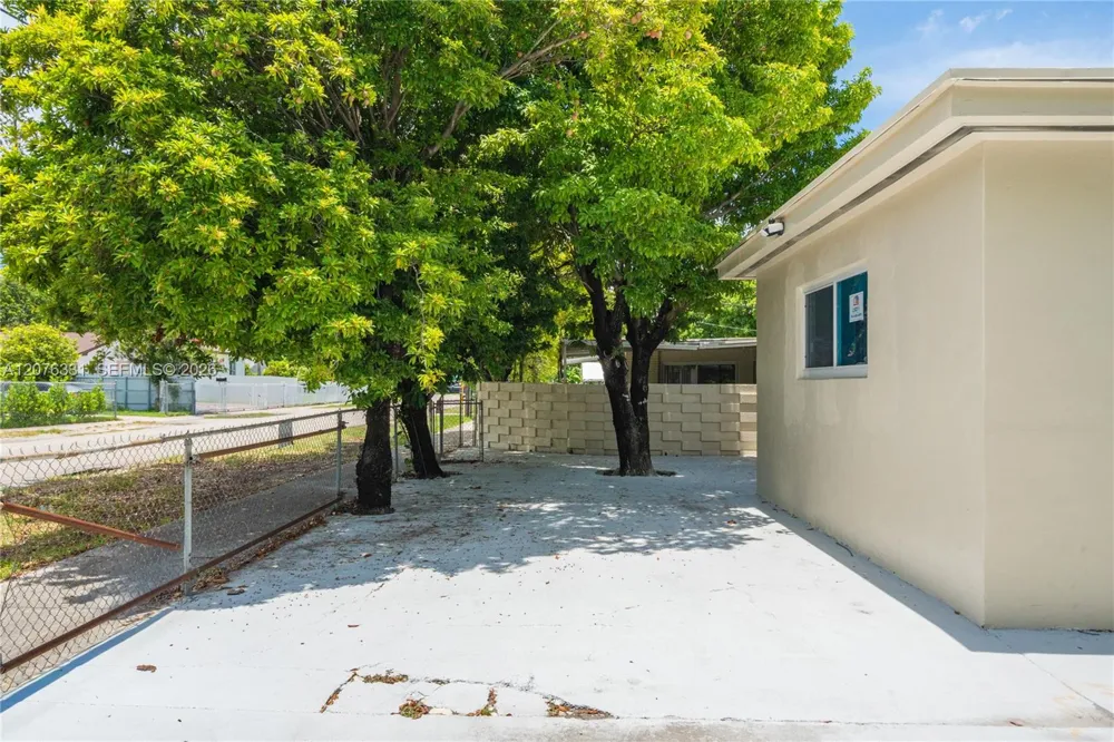 1701 NW 19th Ave #1701 Miami, FL 33125