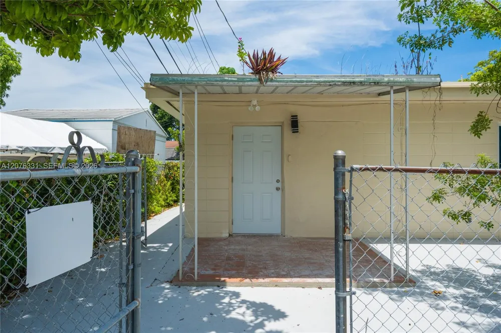 1701 NW 19th Ave #1701 Miami, FL 33125