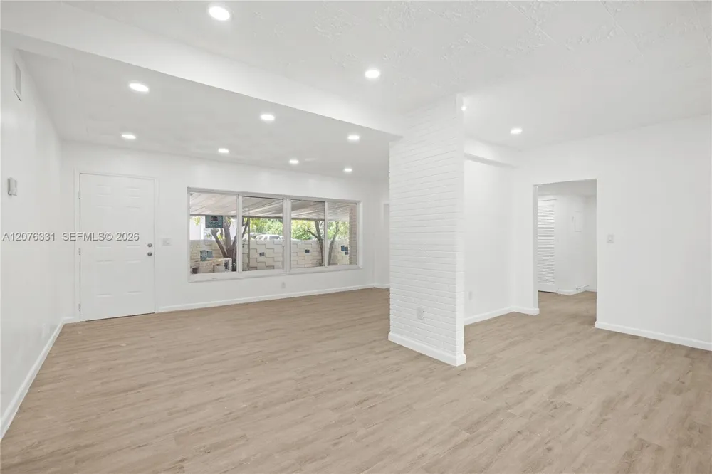 1701 NW 19th Ave #1701 Miami, FL 33125