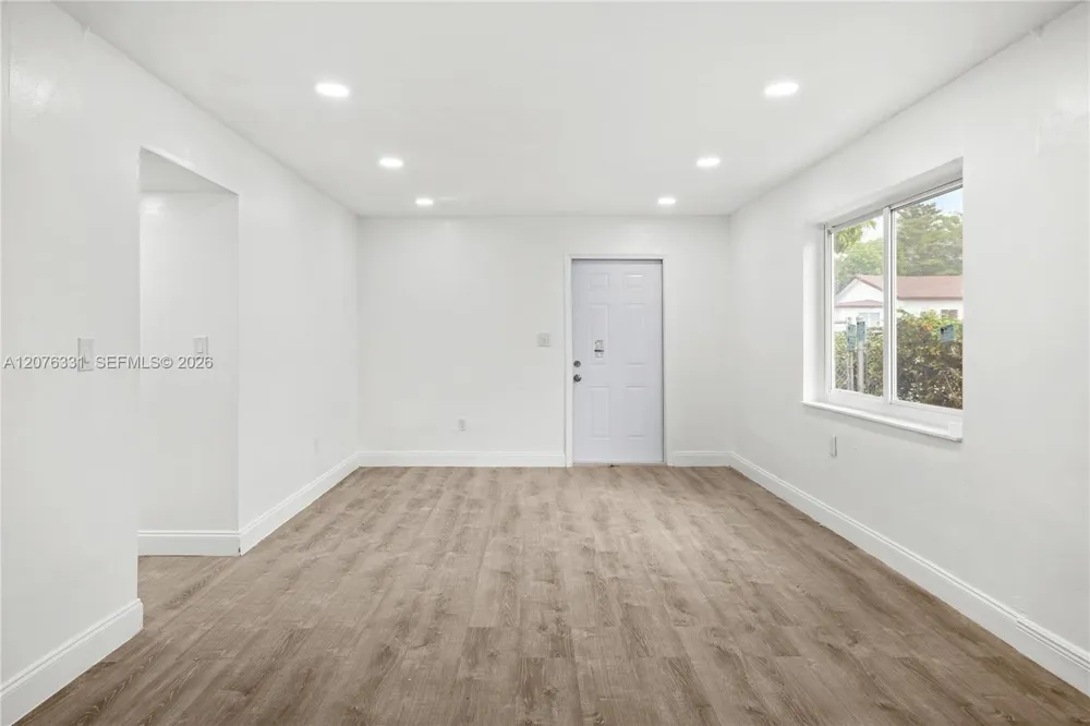 1701 NW 19th Ave #1701 Miami, FL 33125