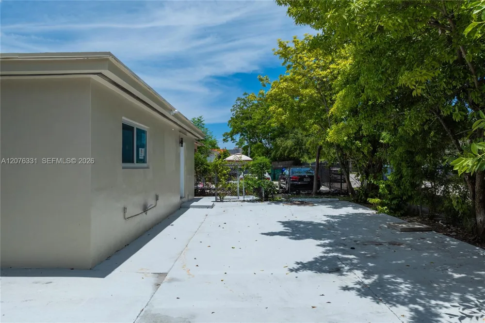 1701 NW 19th Ave #1701 Miami, FL 33125