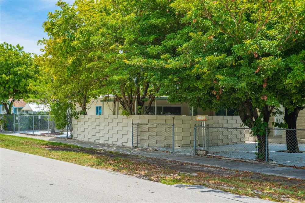 1701 NW 19th Ave #1701 Miami, FL 33125