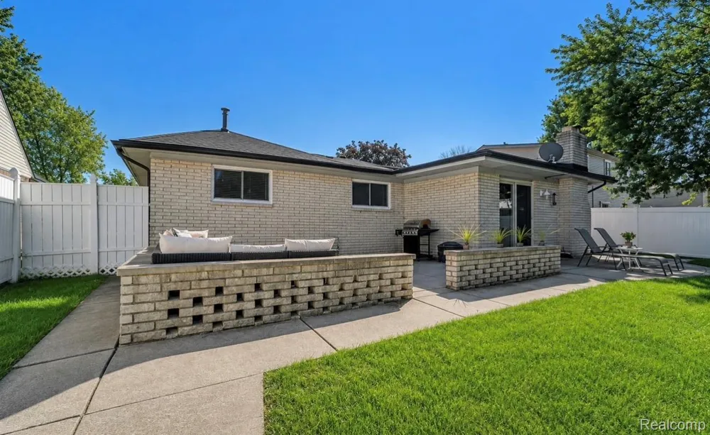 13167 Kozak Drive Sterling Heights City, MI 48312