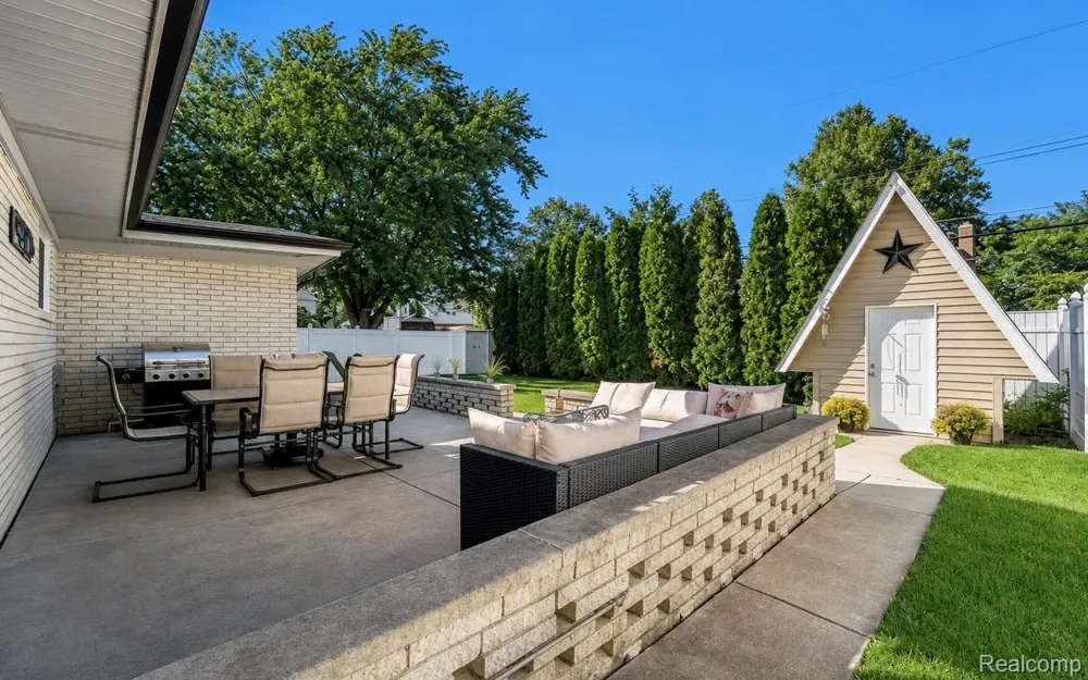 13167 Kozak Drive Sterling Heights City, MI 48312