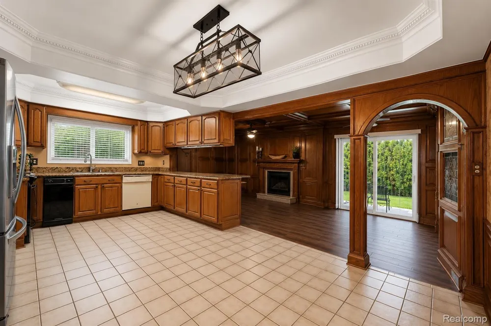 13167 Kozak Drive Sterling Heights City, MI 48312