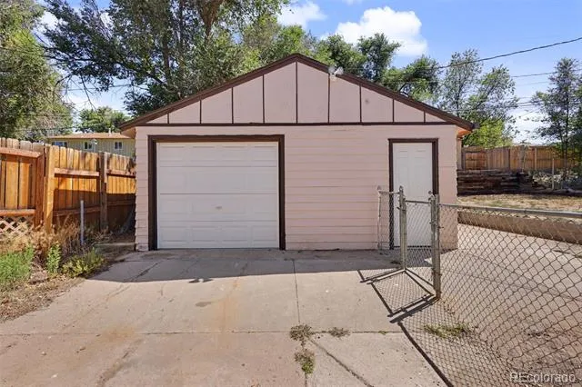 105 Linden Drive Colorado Springs, CO 80911