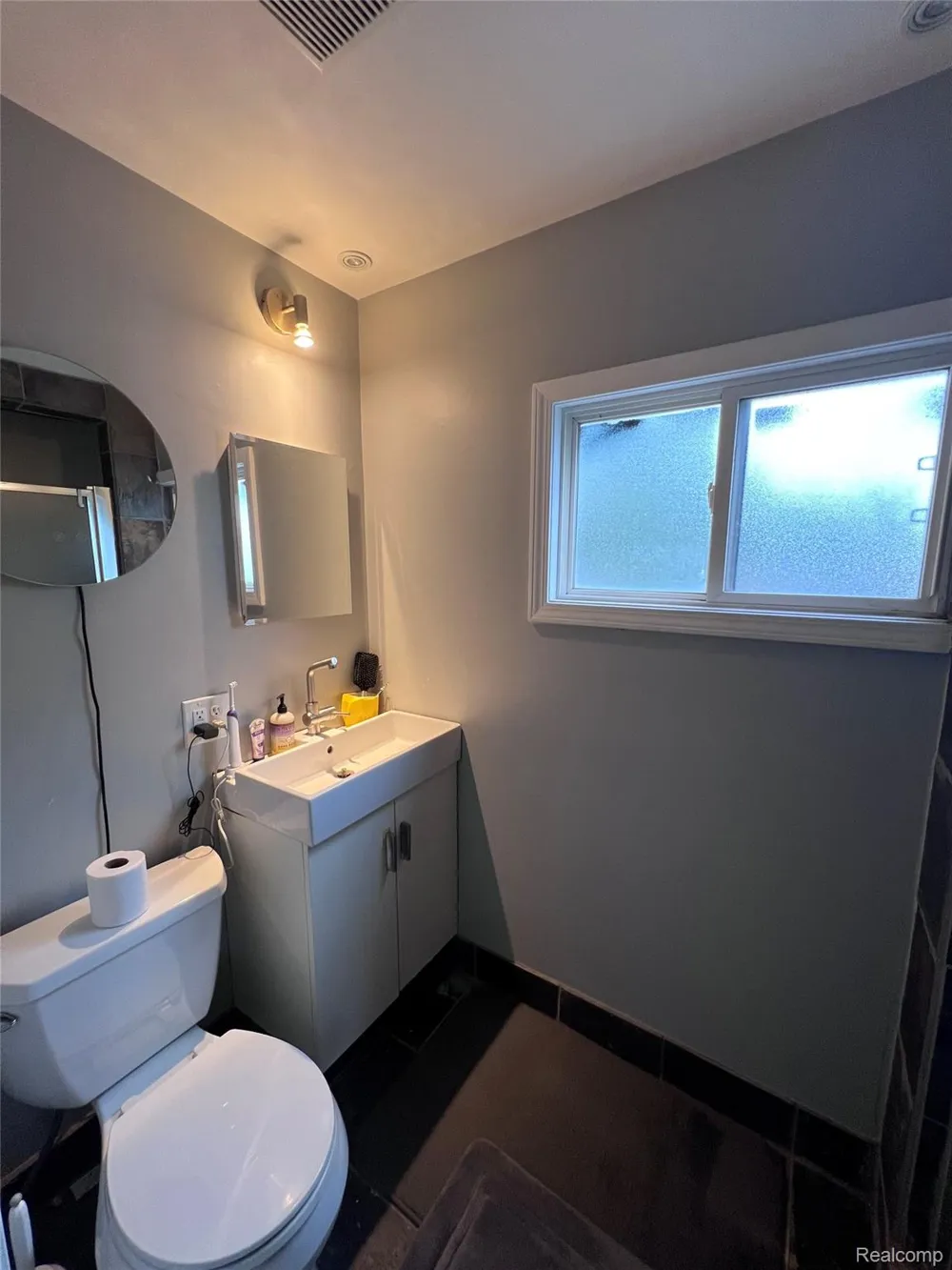1791 E Saratoga Street Ferndale City, MI 48220