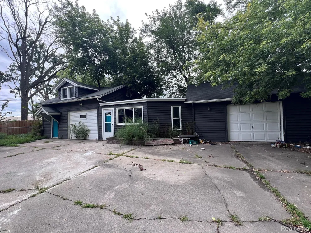 1791 E Saratoga Street Ferndale City, MI 48220
