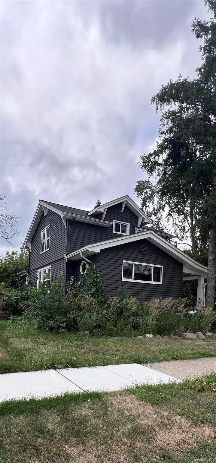 1791 E Saratoga Street Ferndale City, MI 48220