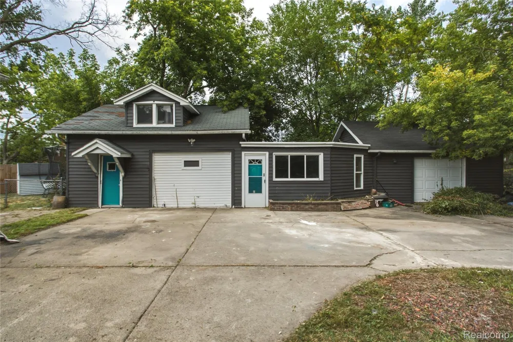 1791 E Saratoga Street Ferndale City, MI 48220