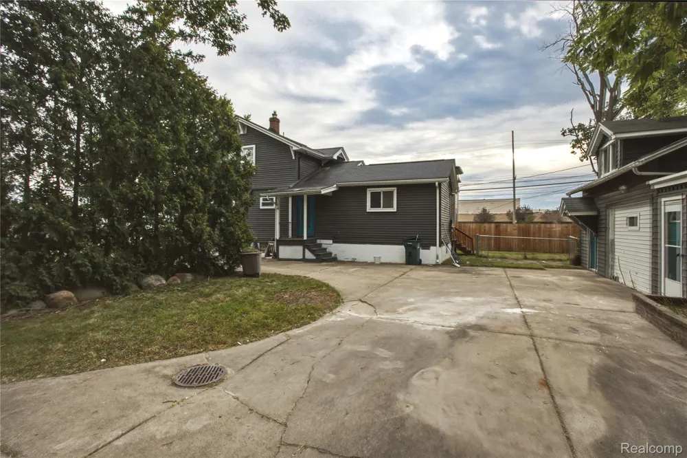 1791 E Saratoga Street Ferndale City, MI 48220