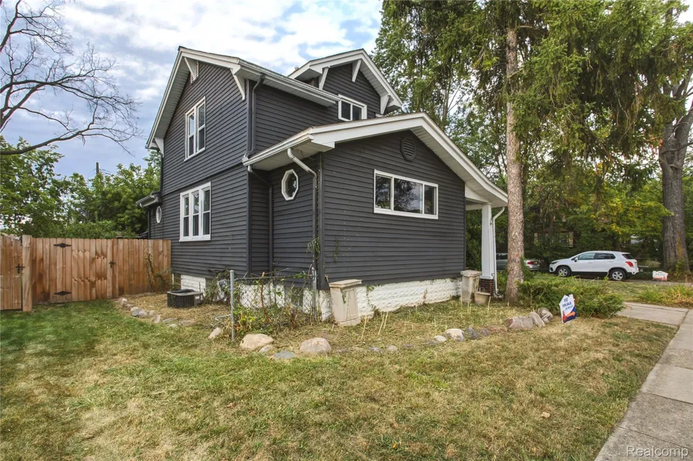 1791 E Saratoga Street Ferndale City, MI 48220