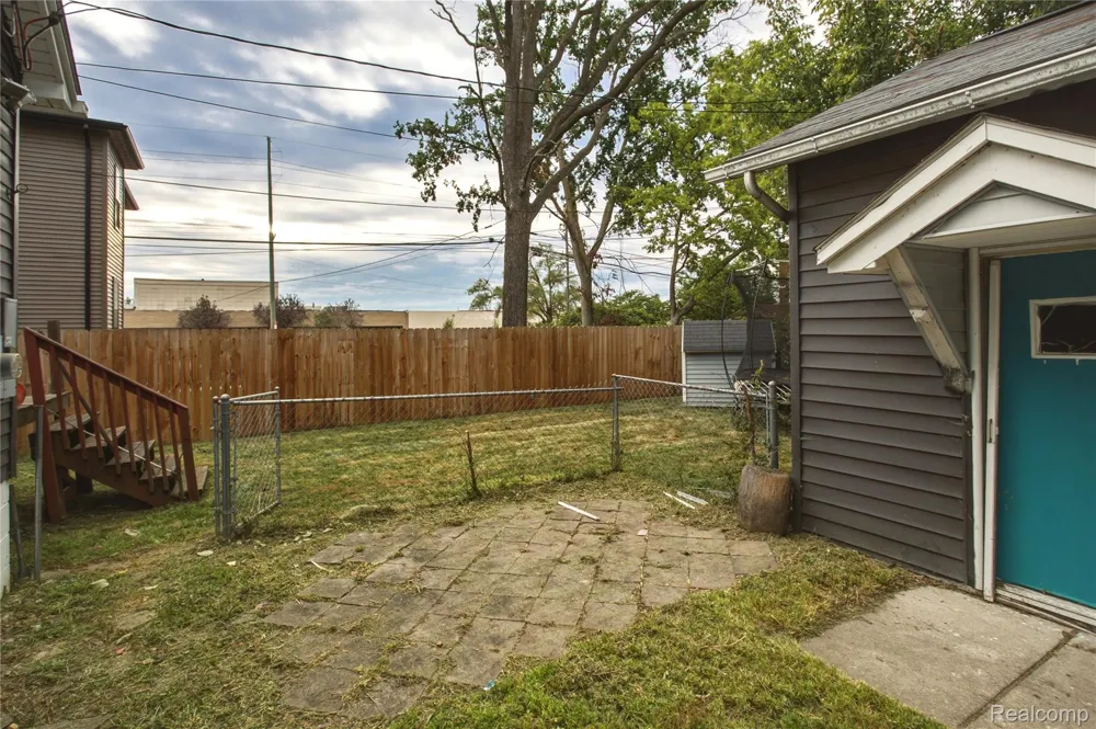 1791 E Saratoga Street Ferndale City, MI 48220